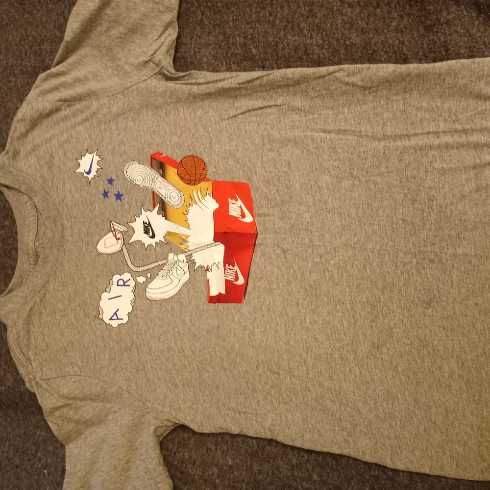 Teeshirt and zipper up hoodie